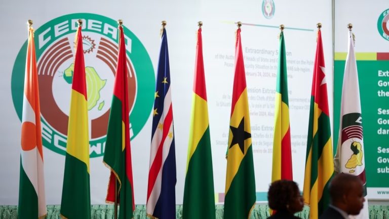 ECOWAS yoroheje bimwe mu bihano yafatiye Guinea, Mali na Niger