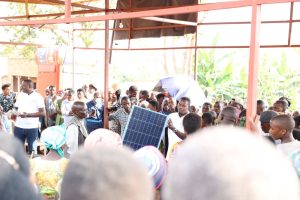 Abaturage bacanirwa amashanyarazi kuri nkunganire