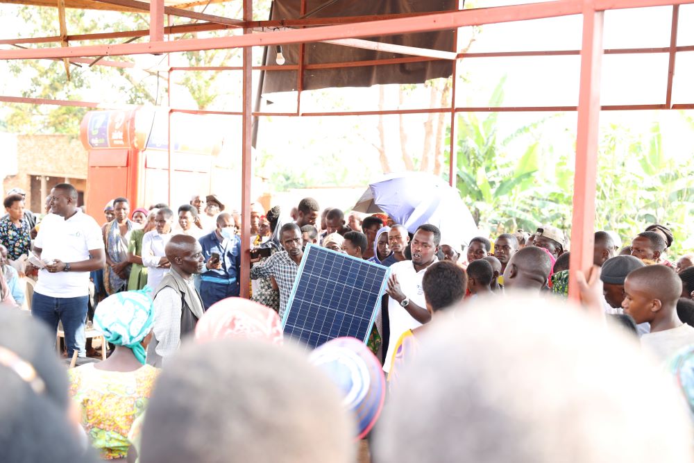 Abaturage bacanirwa amashanyarazi kuri nkunganire