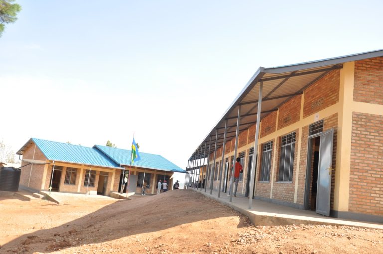 Kamonyi: Hubatswe ibyumba by’amashuri 1 211 byatwaye miliyari 18 Frw