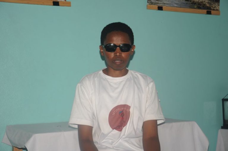 Kigali: Ashengurwa n’abanena ‘massage’ akora ngo afite ubumuga bwo kutabona