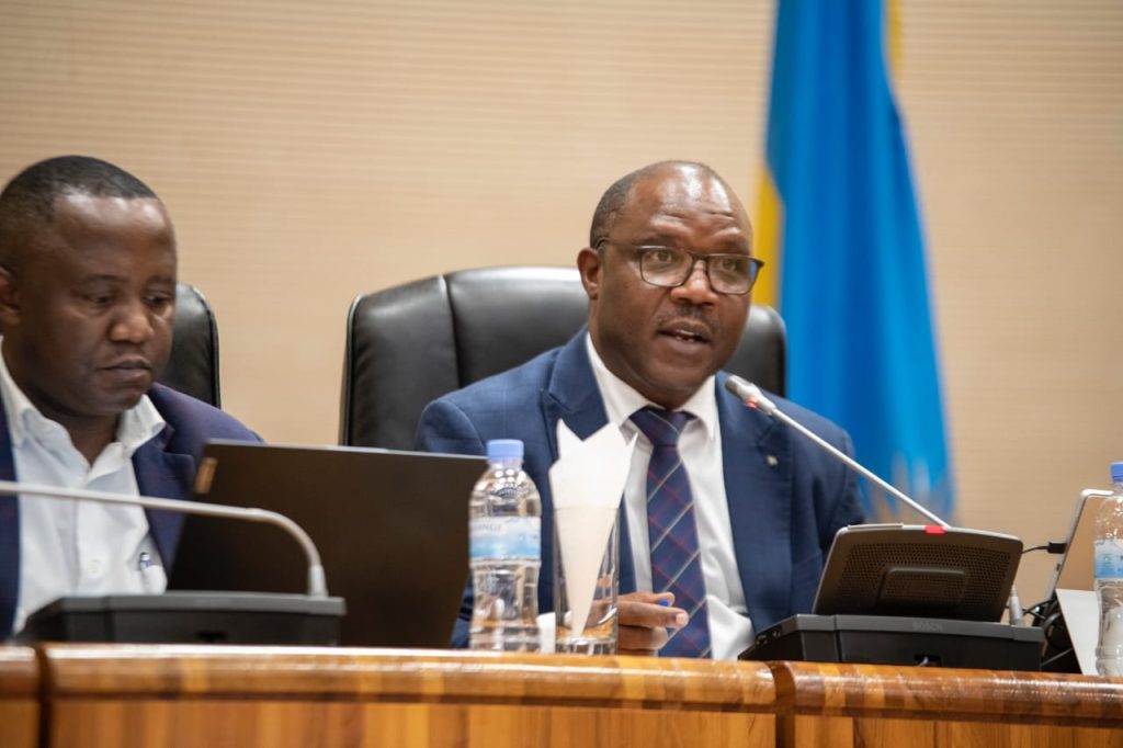Kudatanga amakuru mu Nzego z’ibanze ni ukwihunza inshingano- MINALOC