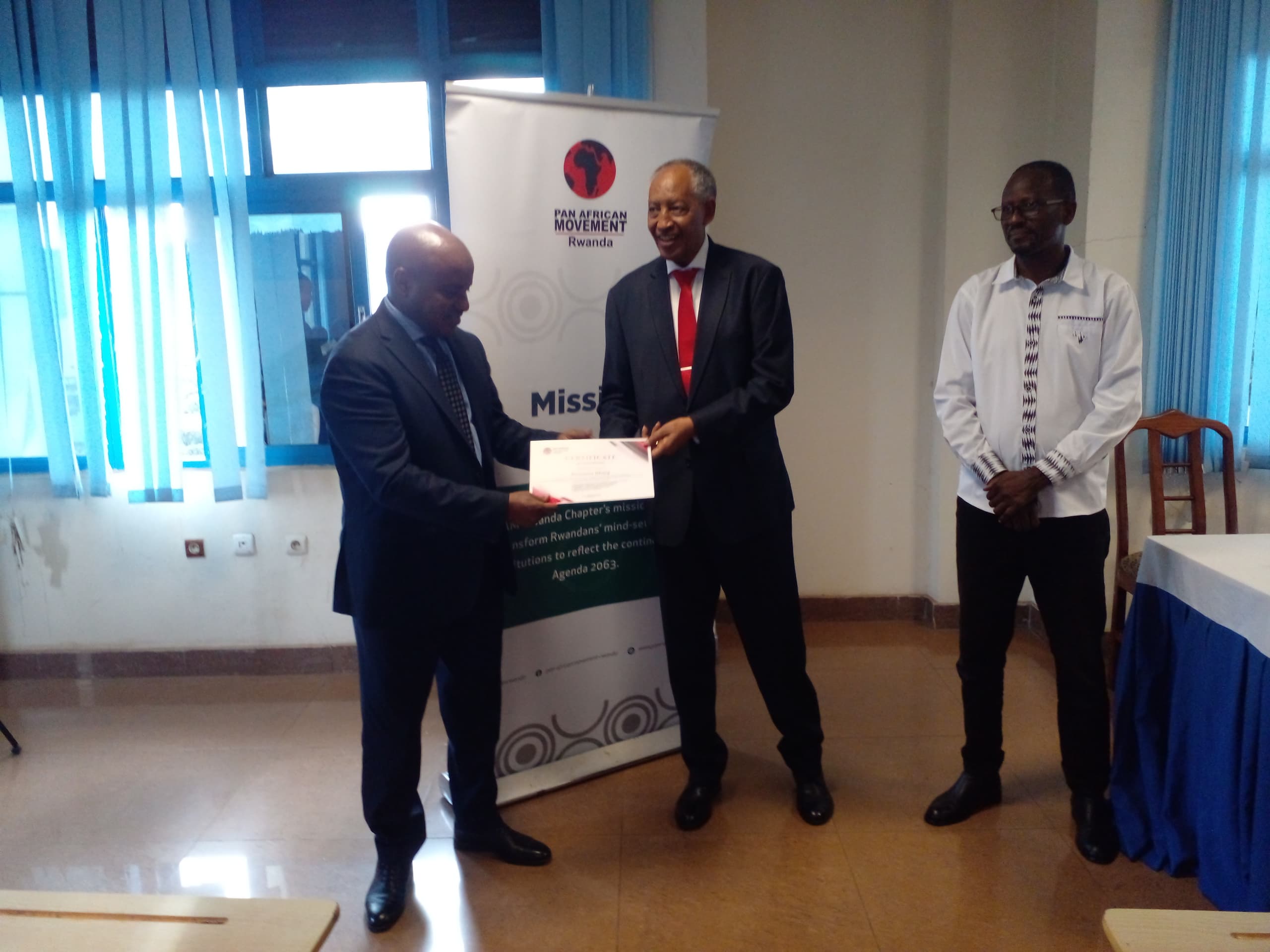 PAM yahaye impamyabushobozi urubyiruko ku masomo y’imiyoborere ikwiye Afurika