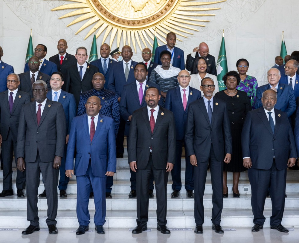 Perezida Kagame yifatanyije n’abandi bayobozi gutangiza inama ya 37 ya AU