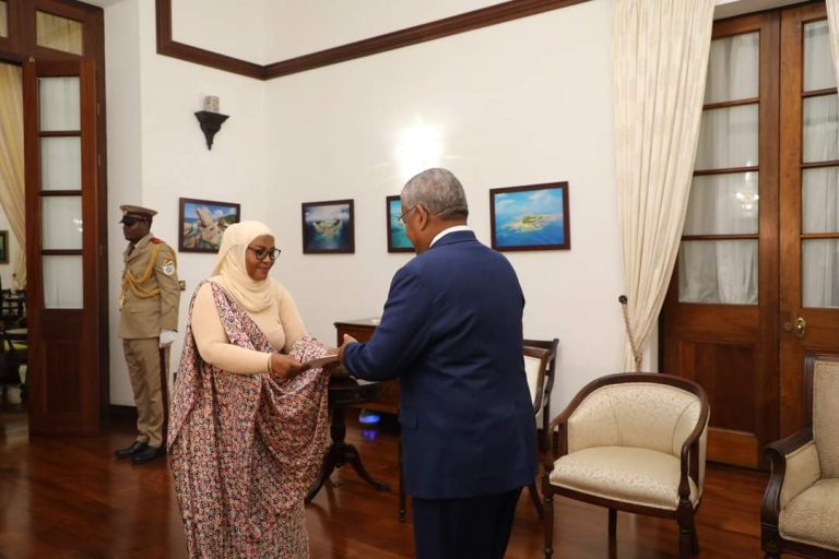 Amb. Harerimana yatanze impapuro zo guhagararira u Rwanda muri Sychelles