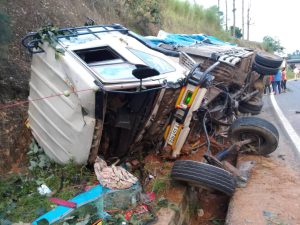 Nyamasheke: Impanuka ya Fuso yikoreye toni 12 z’umuceri yakomerekeje 2