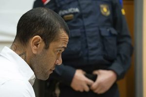 Dani Alves wahamijwe gufata ku ngufu yakatiwe gufungwa imyaka ine n’igice