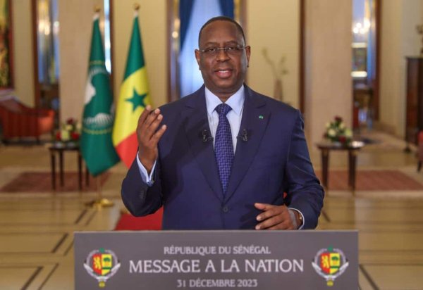 Perezida wa Senegal agiye kubabarira abigaragambije bamwamagana