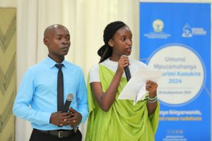 Abanyarwanda batazi Ikinyarwanda batewe ishema no kucyiga