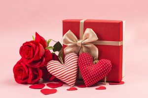 Abizihiza umunsi w’abakundana bashishikarijwe guhana impano zirimo n’udukingirizo