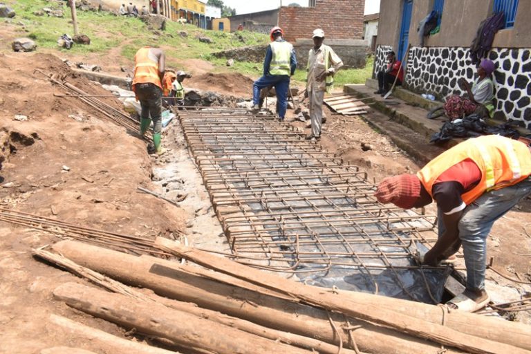Burera: Ikorwa ry’umuhanda  Gahunga-Nyagahinga- Kidaho  rizatuma basezerera umujishi w’ingobyi