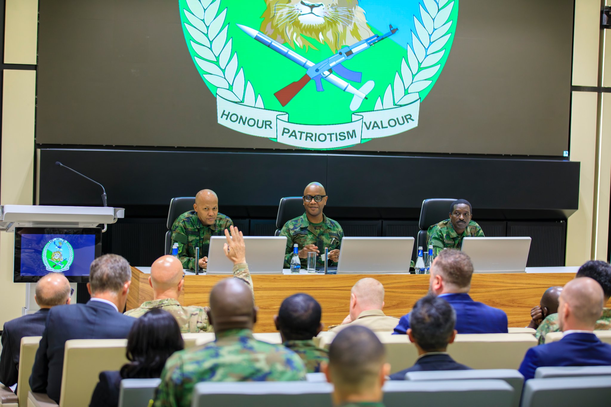 RDF yakiriye 30 bahagarariye inyungu za gisirikare mu Rwanda 