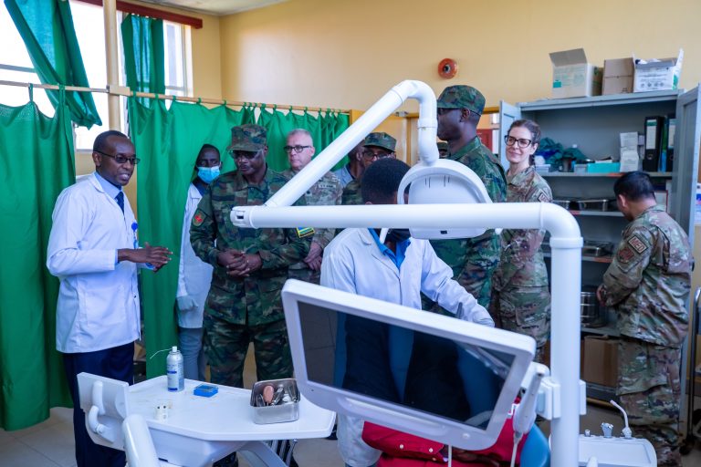 Abaturage banyuzwe n’ubuvuzi bw’ itsinda ry’abasirikare b’Amerika n’ab’u Rwanda