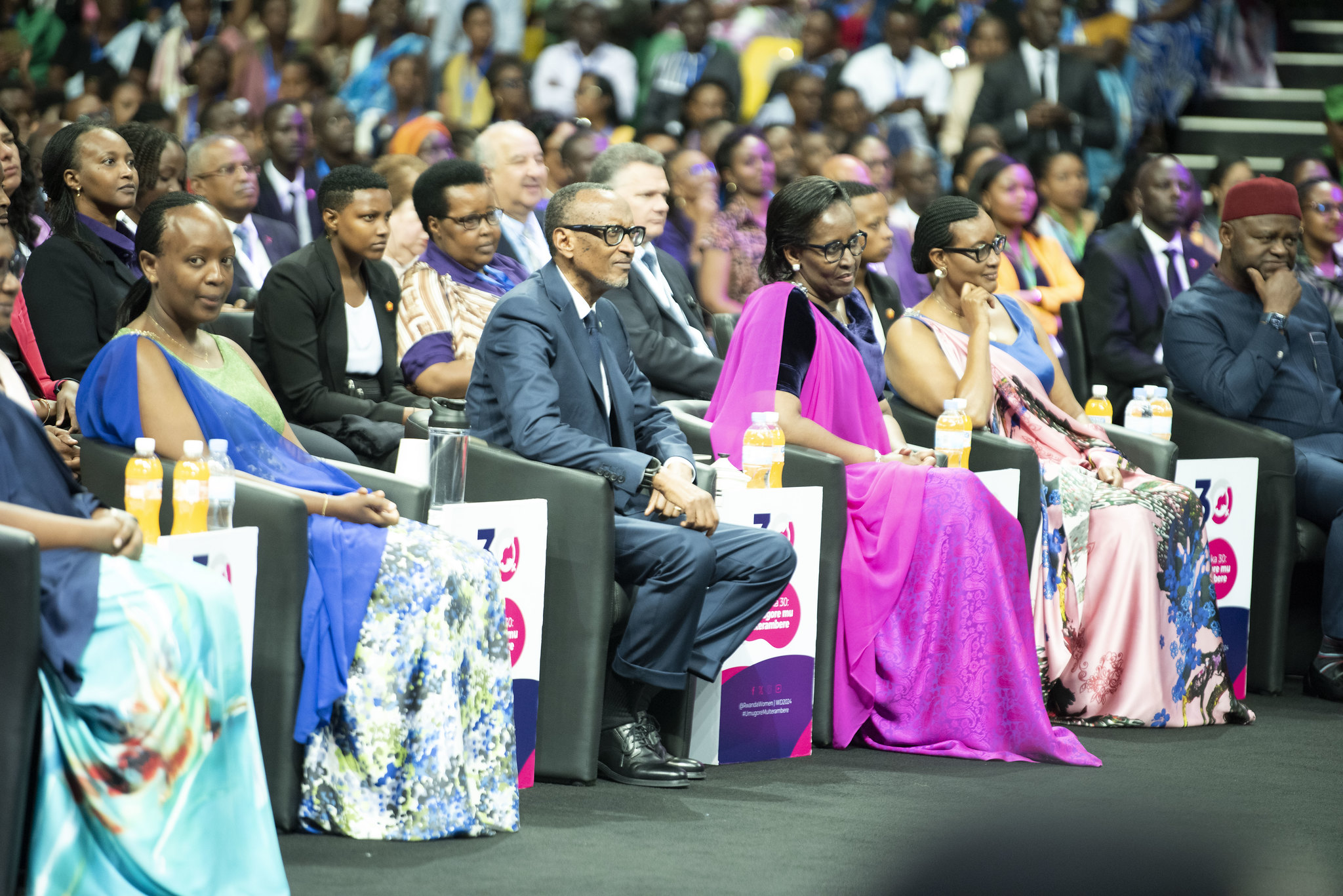 Perezida Paul Kagame yasabye abagore kutihanganira ihohoterwa