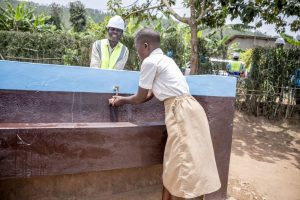 Ab’i Kirehe bamwenyuye bataha umushinga w’amazi wa miliyoni 612 Frw