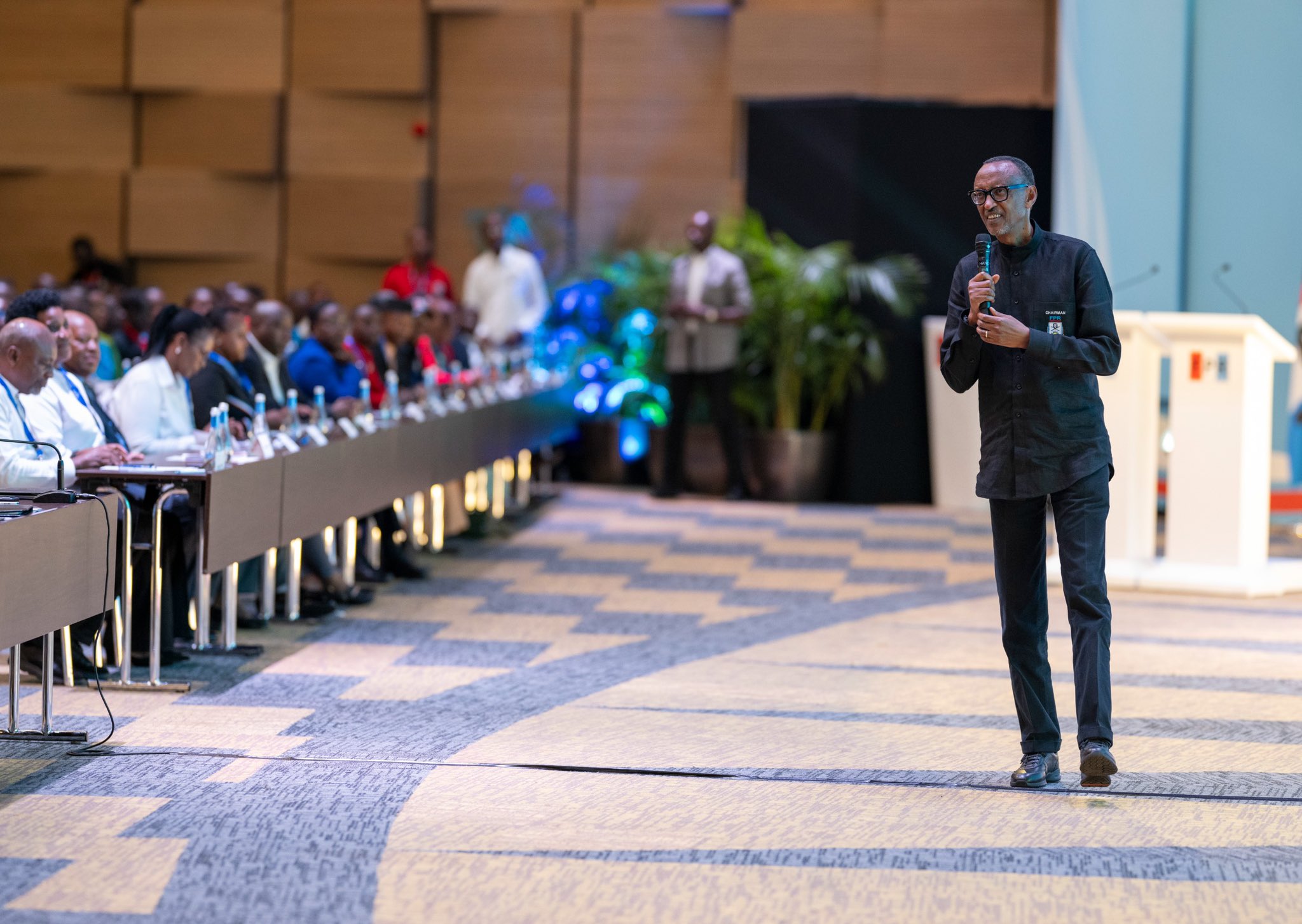 Perezida Kagame yasabye Abanyamuryango ba RPF Inkotanyi   kwishakamo uzamusimbura