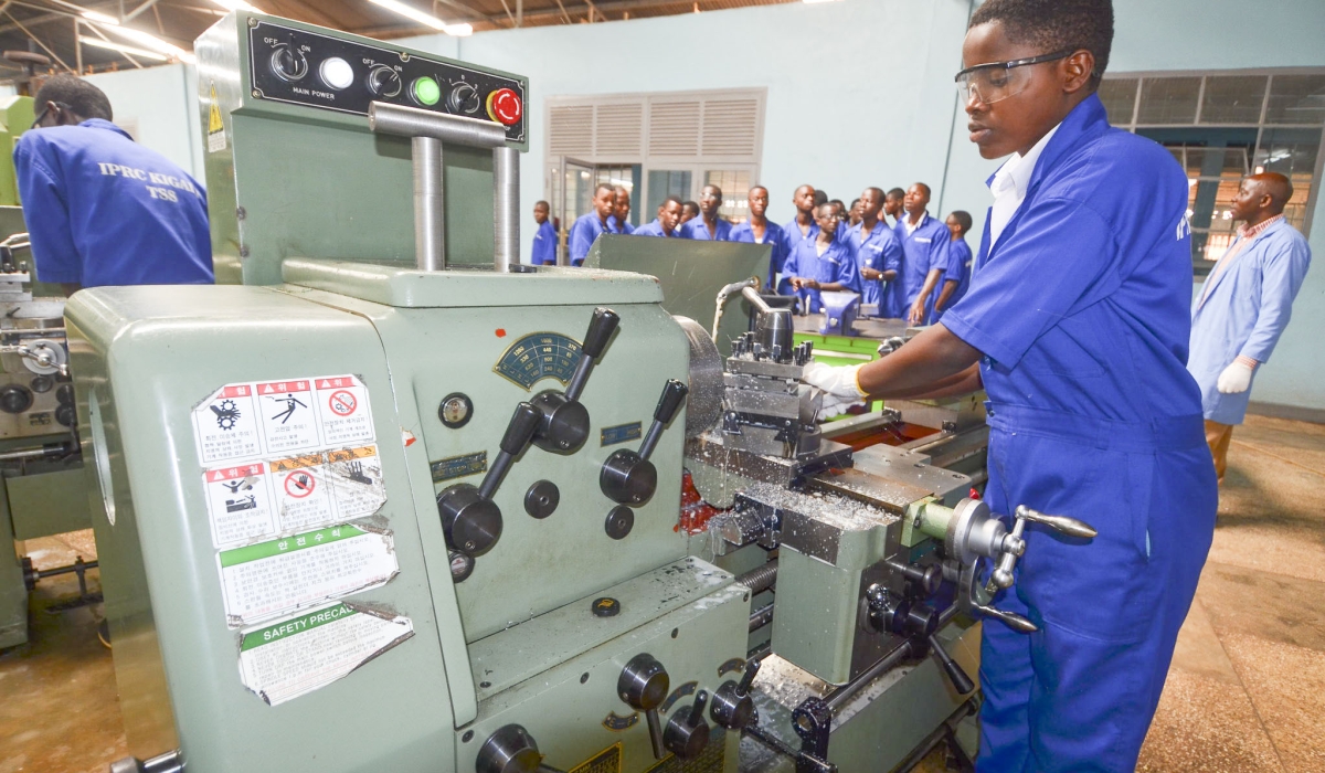 Abanyeshuri 1500 bagiye guhabwa inkunga yo kwiga amasomo y’ubumenyingiro