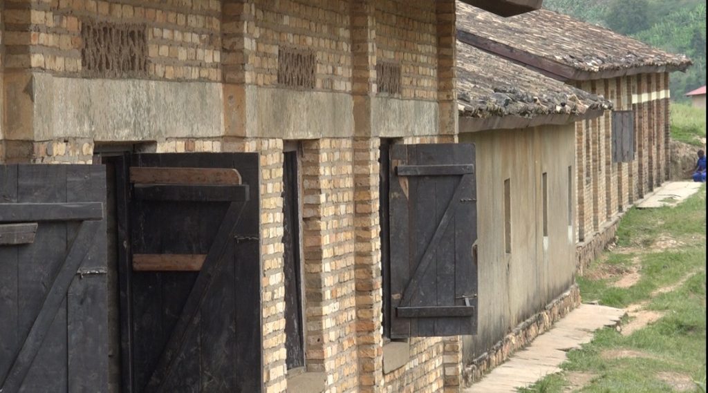 Muhanga: Baratabariza ishuri ribanza rya Rutaka rishaje rishobora kugwira abana