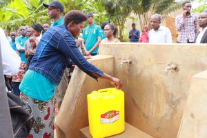Bugesera: Bishimiye ko bahawe amazi meza basabwa kubungabunga ibikorwa remezo