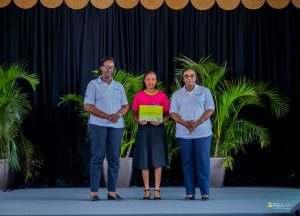 Madamu Jeannette Kagame yashishikarije abakobwa kwiga amasomo ya siyansi n’ay’ubumenyingiro