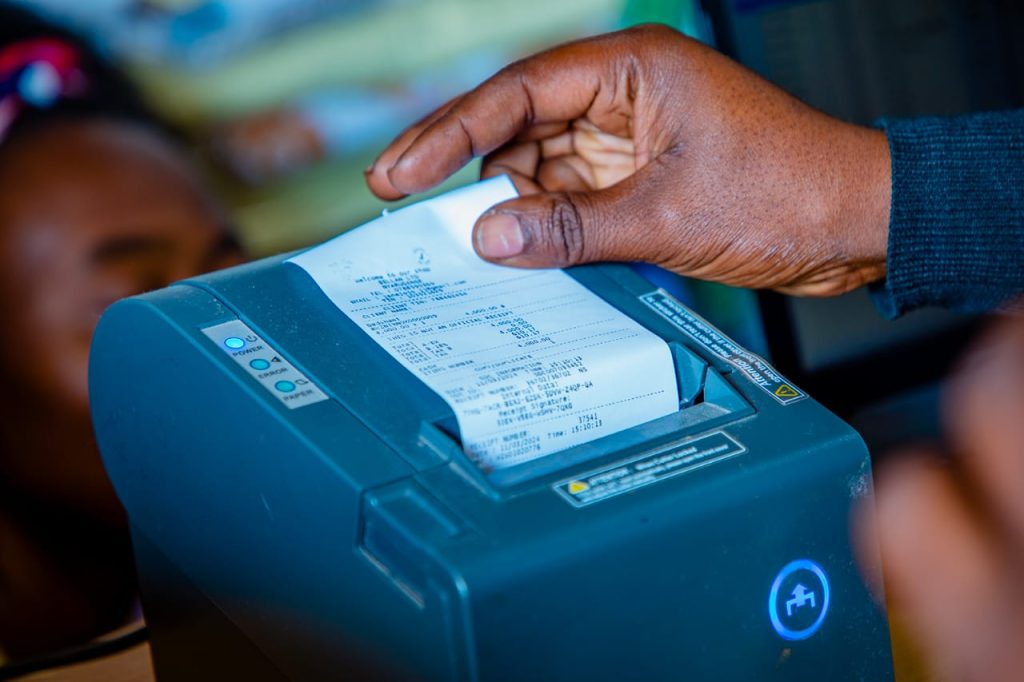 Abacuruzi baraburirwa kwibwiriza gutanga fagitire ya EBM
