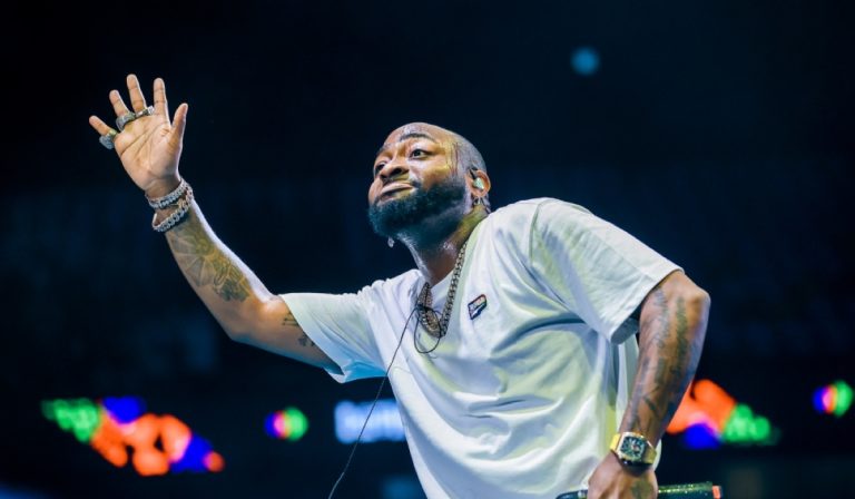 Davido yashyize ahagaragara amashusho y’indirimbo ye yafatiwe muri BK Arena