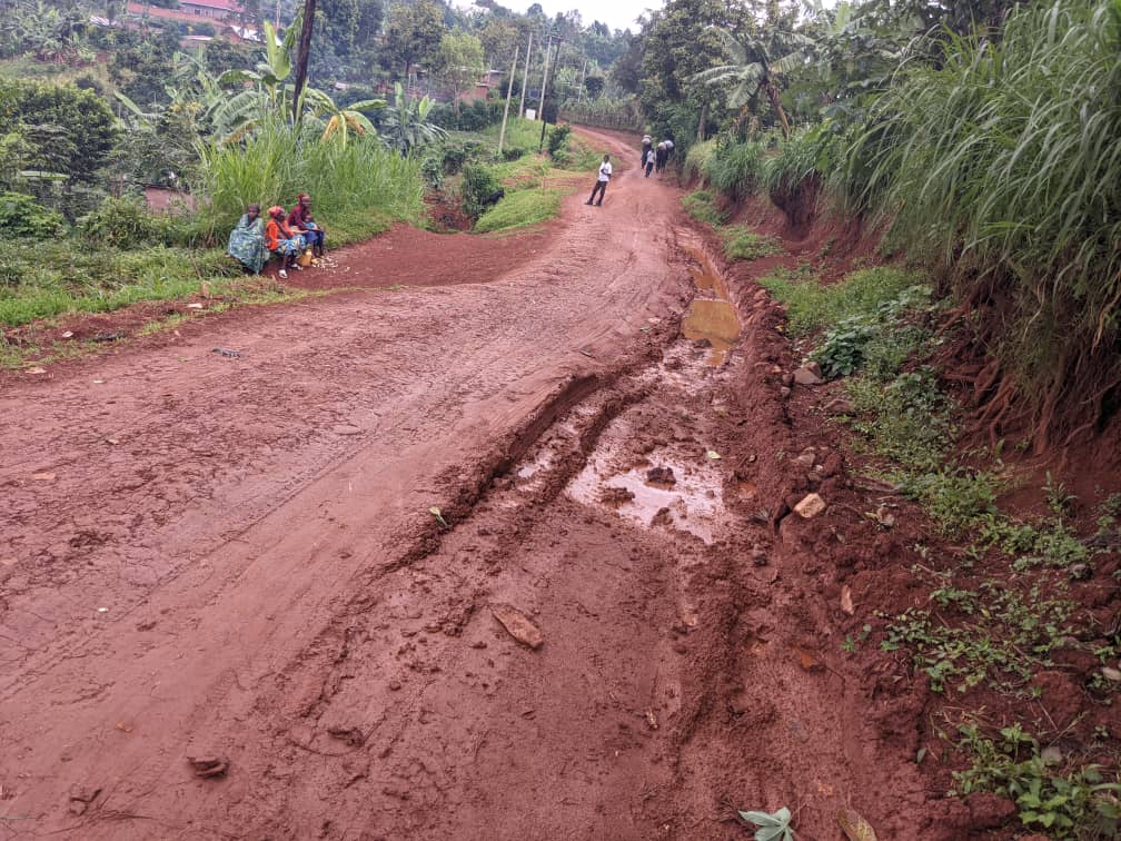Rusizi: Umuhanda mubi ugora abivuriza ku kigo nderabuzima cya Shagasha