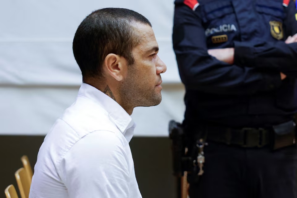 Dani Alves yatanze ingwate ya miliyoni 1 y’Amayero  isimbura igifungo yahawe