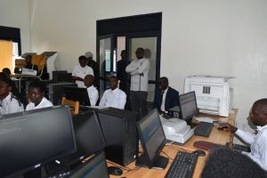 Musanze: Abamaze umwaka babitse mudasobwa bishimiye guhugurirwa kuzikoresha