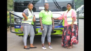 Bamwe mu bagore bitinyutse bakora imirimo imenyerewe ku bagabo bibateza imbere