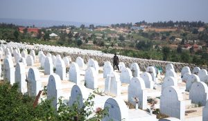 Leta igiye kubuza abantu gushyingura bakoresheje sima n’amakaro