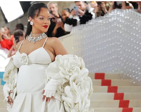 Rihanna yijujutiye imiterere ye nyuma yo kubyara