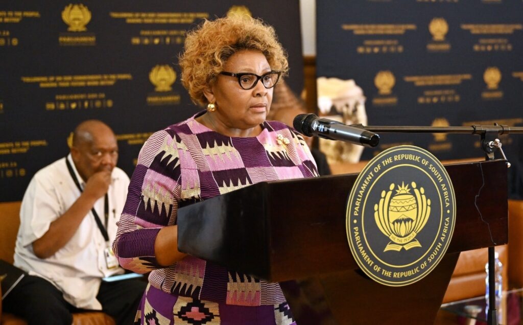 Afurika y’Epfo: Perezida w’Inteko Ishinga Amategeko yeguye