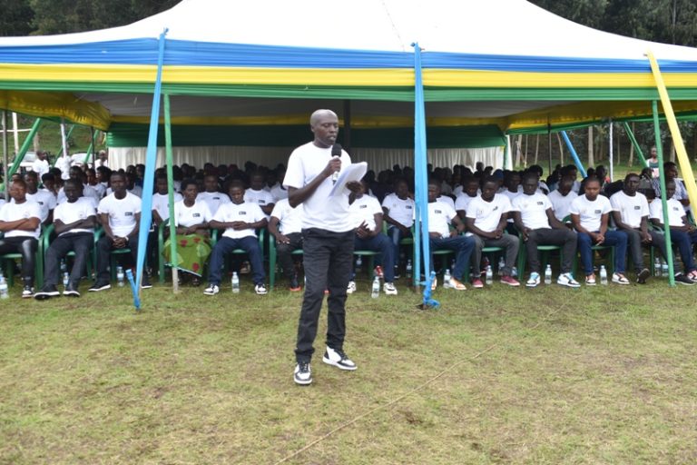 Musanze: Col. Uwimana yicuza imyaka 30 yarorongotanye mu mashyamba ya RDC