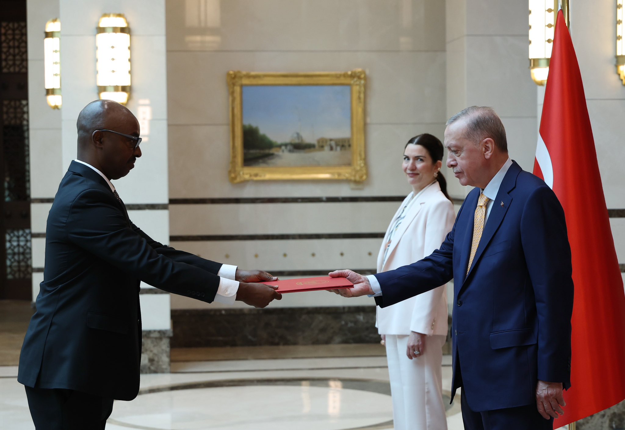 Amb. Kayonga yashyikirije Perezida wa Turikiya impapuro zo guhagararira u Rwanda