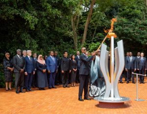 Kwibuka 30: Perezida Kagame na Madamu bacanye urumuri rw’icyizere &nbsp;