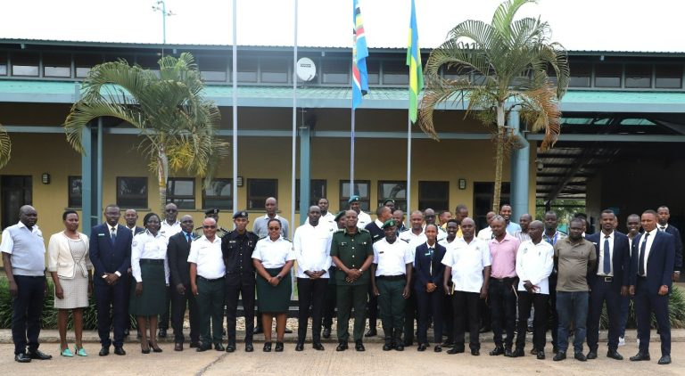 Rwanda-Uganda: Abakozi b’ibiro by’abinjira n’abasohoka mu biganiro bibongerera ubumenyi