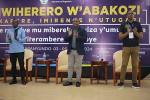 Bugesera: Abakozi basaga 400 basobanuriwe  uruhare rwabo mu iterambere ry’umuturage