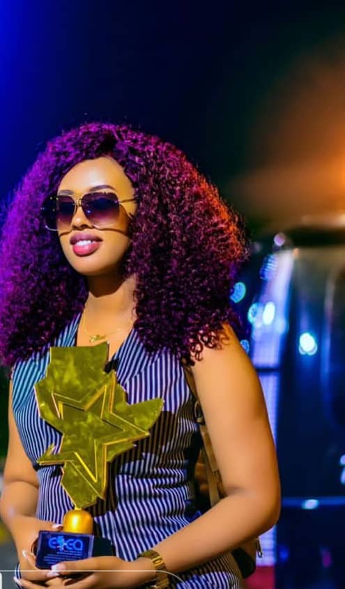 Alliah Cool yasubije abibaza ku bihembo yahawe byateje impagarara