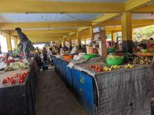 Karongi: Isoko rya Bwishyura riri mu mujyi ryazahajwe n’umunuko