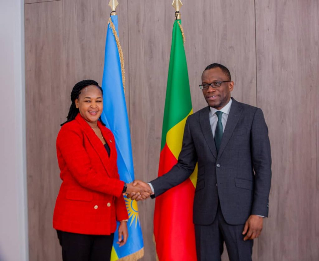 Amb Mbabazi yatanze impapuro zimwemerere guhagararira u Rwanda muri Bénin