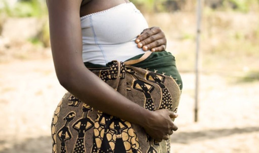 Kwibuka 30: Interahamwe yamukubise atwite, uwo abyaye akurana ihungabana