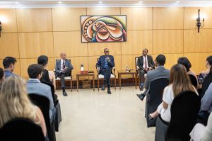 Perezida Kagame yaganirije Intumwa za Havard ku iterambere ry’u Rwanda