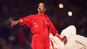 Rihanna aricuza kuba yarambaye imyenda igaragaza ubwambure