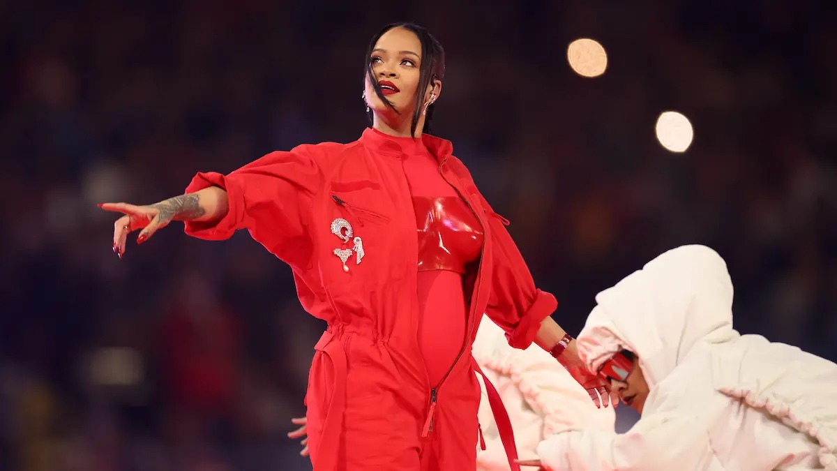 Rihanna aricuza kuba yarambaye imyenda igaragaza ubwambure