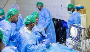 Abaganga bigenga bagowe n’ibiciro bya serivisi z’ubuvuzi bitajyanye n’igihe