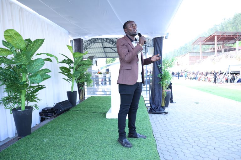 Umuhanzi Justin yashyize hanze indirimbo zirimo n’iyitwa ‘Tuzamutora’