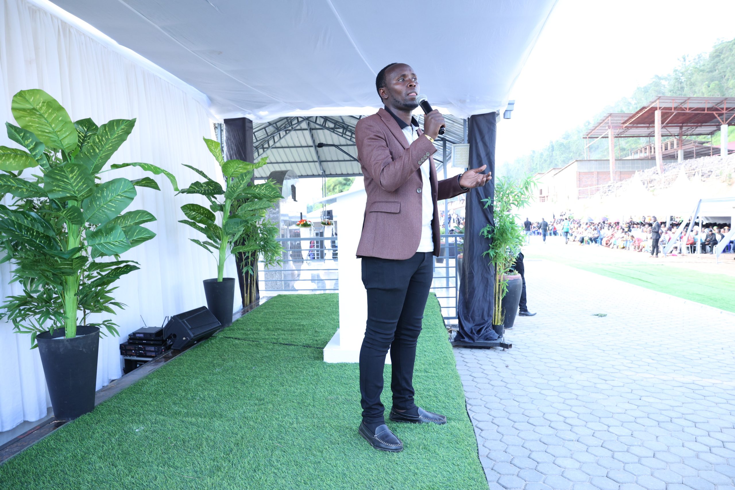 Umuhanzi Justin yashyize hanze indirimbo zirimo n’iyitwa ‘Tuzamutora’