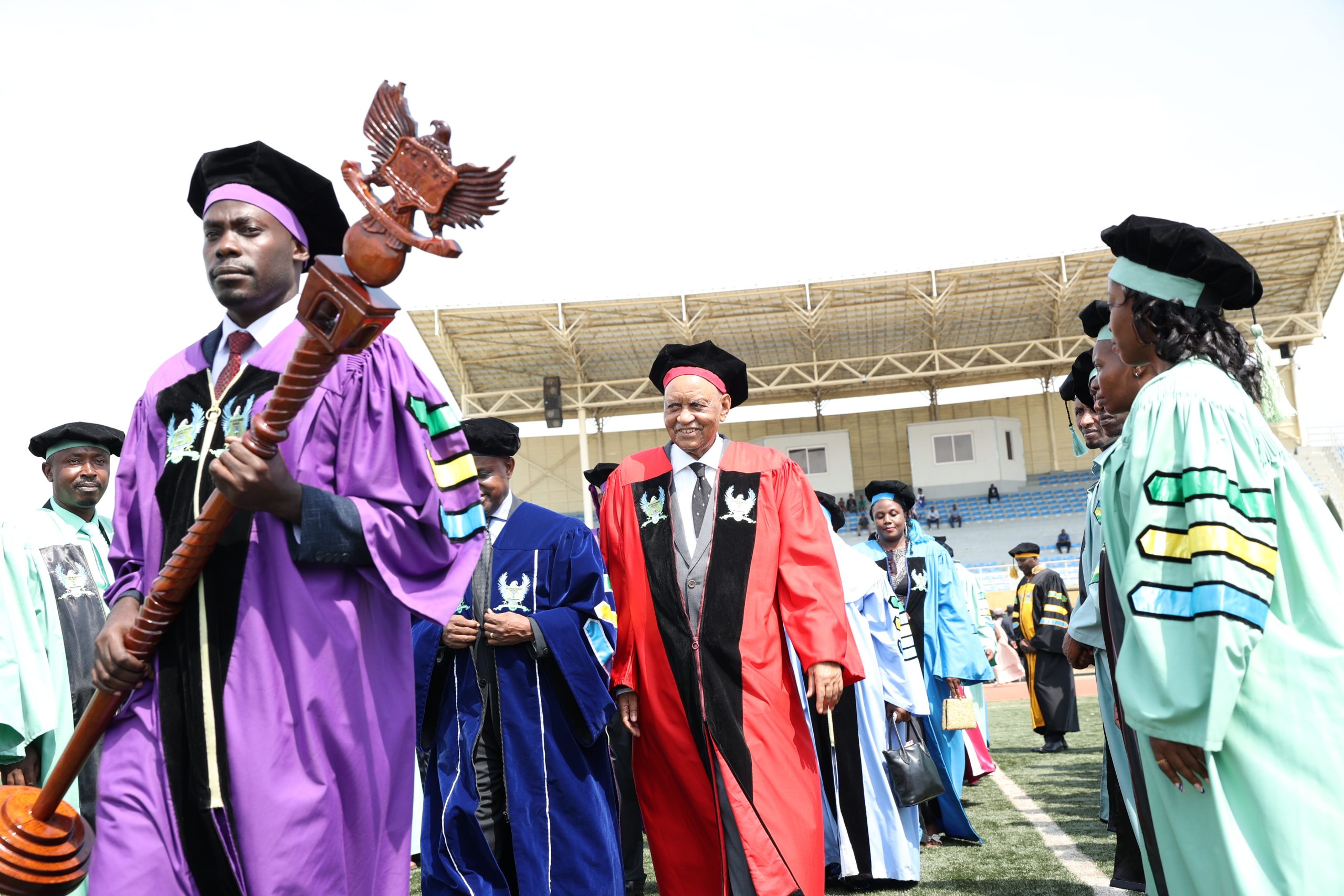 East African University Rwanda yashyize ku isoko ry’umurimo abasaga 300 (Amafoto& Video)