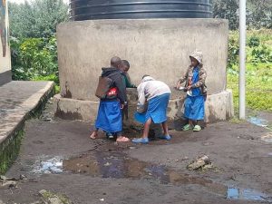 Nyabihu: Abanyeshuri n’abarezi b’Ishuri rya Gihorwe bazengerejwe no kunywa amazi mabi